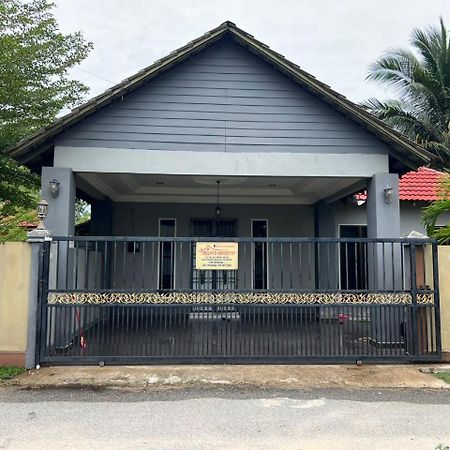 Relaxs Homestay コタバル エクステリア 写真